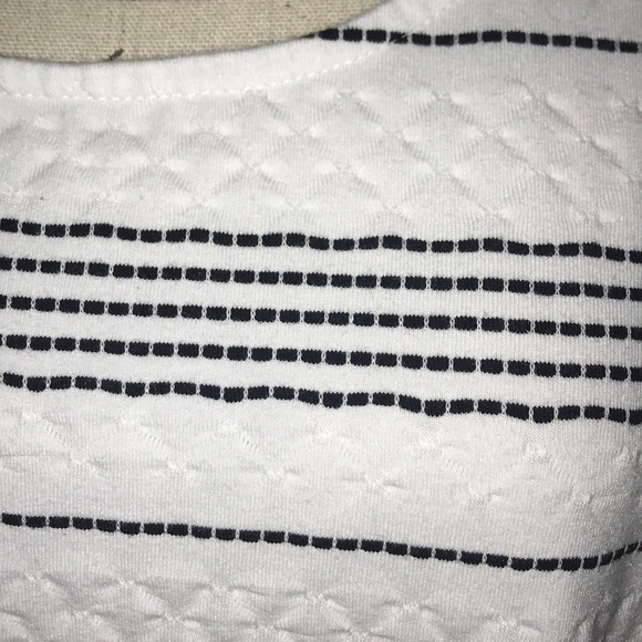 💥SALE💥 🔴2/$10 Croft & Barrow Striped Textured Top - Picture 3 of 6